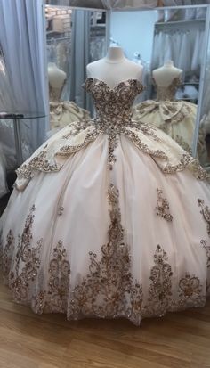 Cream Color Quinceanera Dress, Quinceanera Dresses Cream, Quince Ideas Themes Vintage, Champagne Quinceanera Dress, Quince Dresses Rose Gold, Brown Prom Dresses, Rose Gold Quinceanera Dresses, Champagne Quinceanera Dresses