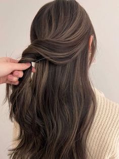 ash brown long wavy hair Ash Brown Hair Color, Hairstyles For Layered Hair, Dye My Hair, Hair Dye Colors