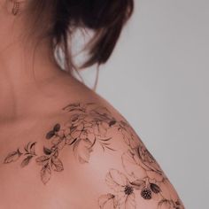 a woman's shoulder with flowers on it