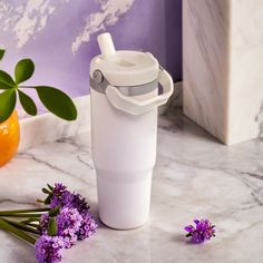 Leak-proof water bottle made of stainless steel Water Smoothies, Water Cooler Bottle, Stanley Iceflow, Tumbler With Straw, Stay Hydrated, Kitchen Supplies, Tumblers With Lids, Stainless Steel Tumbler, Drinking Water