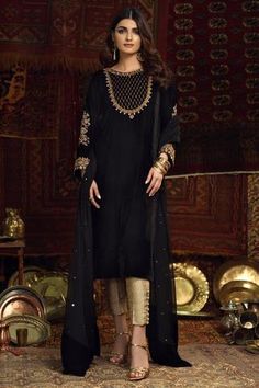 Velvet– Zaaviay Kurta Casual, New Pakistani Dresses, Black Kurti, Dresses Pakistani, Velvet Dress Designs, Pakistani Dresses Casual, Pakistani Fashion Party Wear, Salwar Kamiz, Pakistani Bridal Dresses