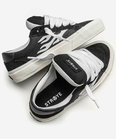 Perfect Sneakers, Streetwear Shoes, Masculine Style, Baggy Style, Cute Heels, Aesthetic Shoes