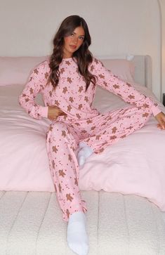 Staying Snug Long Sleeve Pyjama Set Pink Gingerbread Christmas Wishlist Items 2024, Assistant Outfit, Long Pjs, Pink Gingerbread, Board Party, Holiday Inspo, Cute Christmas Outfits, Pajamas All Day