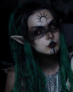 Dark Fae Makeup Looks, Witch Queen Costume, Demonic Halloween Makeup, Dark Druid Makeup, Dark Sorceress Makeup, Demon Witch Makeup, Evil Halloween Costumes Women, Dark Fey Makeup, Dark Forest Witch Makeup