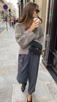 Parisian Chic Outfits, Fall And Winter Outfits, Outfit Minimalist, Timeless Outfits, Effortless Outfit, Parisian Chic, Work Attire