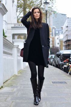 Knee Boots Outfit, Black Boots Outfit, Woman In Black, Boating Outfit, Black Knee High Boots, Black Boots Tall, Black Knees