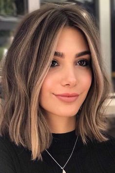 Balayage Hair in 2024: Best Ideas to Go For Brown Hair Balayage, Shoulder Length Hair Cuts, Short Hair Balayage, Haircuts Straight Hair, Penteado Cabelo Curto, Hair Color Balayage, Hair Inspo Color, Shoulder Length Hair, Length Hair