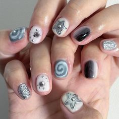 Short Cute Gel Nails, Cool Short Nails Design, K Pop Idol Nails, Short Nail Designs Gel, Short Korean Nails, Soft Grunge Nails, Y2k Nail Art, Funky Nail Designs