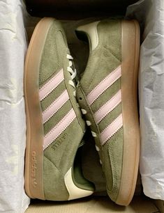 Pretty Sneakers, Dr Shoes, Shoe Wishlist, Funky Shoes, Adidas Vintage, Girly Shoes, Aesthetic Shoes, Shoe Inspo, Swag Shoes