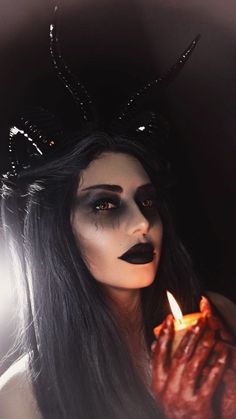 Lilith Halloween Costume, Black Demon Makeup, Black Demon Costume, Demon Costume Female Halloween, Lilith Costume, Succubus Costume, Fotos Halloween, Beautiful Halloween Makeup