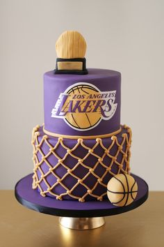 Legendary Los Angeles Lakers Cake for Fans Laker Birthday Party Ideas, Lakers Theme Party, Lakers Themed Birthday Party, Basketball Cake Design, Nba Cakes Birthday, Lakers Birthday Cake, Lakers Cake Birthday Basketball, Sports Birthday Cakes, Lakers Logo