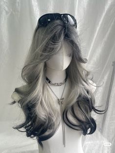 Two Toned Hair Color Ideas, Cute Wig, Hair Color Streaks, Dyed Hair Inspiration, Cosplay Hair, Pretty Hair Color, Hair Stylies