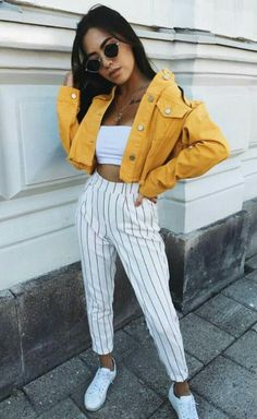 chic summer fashion outfit Oversized Denim Jacket Outfit, Cute Sporty Outfits, Yellow Clothes, Chic Summer Style, Denim Jacket Outfit, Yellow Denim, Summer Fashion Outfits, Cute Summer Outfits