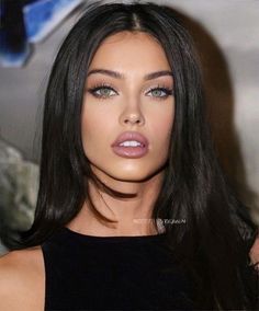 Megan Fox Face, Madison Beer Hair, Black Hair Blue Eyes, Foto Poses, Madison Beer, Beautiful Makeup, Beautiful Eyes