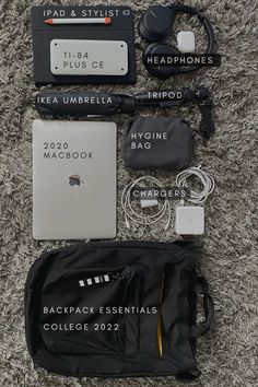 Daily Backpack Essentials, What’s In My Bag College, Tech Bag Essentials, What In My Bag Aesthetic, What Is In My Bag School, What In My Bag School, Whats In My Bag Essentials, College Essentials Backpack, What To Put In Your School Bag