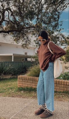 Lettuce Socks Outfit, Granola Autumn Outfits, Summer Outfits With Blundstones, Granola Business Casual Outfits, Thrifted Fits Vintage, Granola Jeans Outfit, Brown Clog Outfit, Birkenstock Boston Brown Outfit, Brown Boston Clogs Outfit