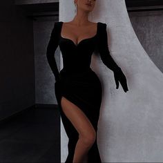 James Bond Dresses, Matric Ball Dresses, Mafia Dress, Classy Going Out Outfits, Prom Dress Inspo, Underground World, Black Dresses Classy, Lining Up, Dark Paradise