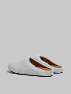 Fussbett Sabot in long hair leather. Barefoot feeling. Fussbett inner sole in leather. Ribbed rubber sole. White Leather Clogs With Textured Sole, Luxury Slippers With Leather Footbed And Round Toe, Luxury Slippers With Leather Footbed, White Leather Mules With Textured Sole, White Mules With Leather Footbed And Flat Heel, Modern White Leather Clogs, Calf Leather Mules With Textured Sole And Round Toe, White Leather Mules With Leather Footbed, White Leather Slippers With Leather Footbed