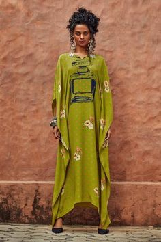 Green kaftan with all-over heart-floral motifs, placement perfume print and uneven hem.
Component: 1
Printed
Neckline: V Neck
Fabric: Crepe
Color: Green
Uneven hem - Aza Fashions Green Perfume, Green Kaftan, Blouse Yoke, Kaftan For Women, Printed Kaftan, Resort Chic, Indian Fashion Designers, Pernia Pop Up Shop, Contemporary Outfits