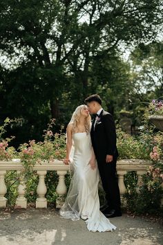 Terrace vintage wedding pictures garden Classy Wedding Photoshoot, Rose Garden Wedding Photos, Romantic Wedding Pictures, Wedding Photo Ideas Garden, Elopement Photography Photo Ideas, Creative Wedding Pictures, Garden Wedding Photos, Garden Wedding Photography, Elopement Aesthetic