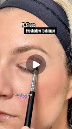 Michaella on Instagram: "Eyeshadow Technique that works on all eye shapes! Save & Share for your next night out 🥰🥂💃 Comment SHOP for a DM with all the products & brushes used https://liketk.it/50Dhv
Used @kyliecosmetics eyeshadow palette 

#eyeshadowhack#eyeshadowhacks#makeuphacks#makeuptips#beautyhacks#beautytips#makeuptipsandtricks#howto#makeupforbeginners" Apple Cinnamon Recipes, Eyeshadow Techniques, Cinnamon Recipes, Apple Cinnamon, Eye Shapes, All About Eyes, Eyeshadow Palette, Makeup Tips, Cinnamon