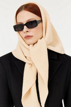 Head Scarf Winter, Scarf Editorial, Old Money Chic, Scarf Outfit Winter, Head Scarf Styles, Knit Wear, Modesty Fashion