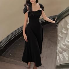 Black Slim High Waist Midi Dress 00s Mode, Black Evening Dress, Black Dresses Classy, Robes Vintage, Elegant Dresses Classy, Korea Style, Black Evening Dresses, Prom Dresses With Sleeves, Elegant Party