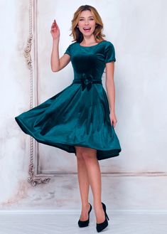 Emerald Green Velvet Dress Evening Dress Bridesmaid Velvet | Etsy Holiday Velvet Prom Dress, Velvet A-line Evening Dress, Elegant Velvet Midi Evening Dress, Elegant Green Holiday Dress For Wedding, Velvet Midi Party Dress, Holiday Velvet Party Dress, Fitted Green Velvet Dress, Velvet Midi Evening Dress, Velvet Midi Length Evening Dress