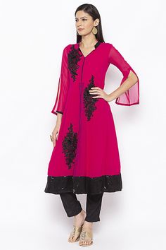 Magenta pink front slitted kalidar kurta with black ribbon and cords Sequins embroidery all over in the front .Slitted three quarter bell sleeves black Sequins detailing on half Chinese collar and hemline and black cord piping all over in the front panel Product Features: Color: Magenta Fabric: Georgette Fit: Regular Sleeves: Long Sleeves Neck: V Neck Pattern: Embroidered Length: 46 Inch Product Weight: 500 Gram Occasion: Festive Disclaimer: There will be slight difference in digital to actual I Chinese Collar Kurti, Magenta Fabric, Kurta Top, Georgette Anarkali, Kurti Designs Latest, Fancy Kurti, Chinese Collar, Indo Western Dress, A Line Kurta