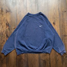 Vintage 1990s Nike Mini Swoosh Logo Embroidered Crewneck Sweatshirt / made in USA / size 2XL (see measurements) Pit to Pit:     27" Length:     27" Sleeve:     31" Please check the measurements before purchasing  -------------------------------- ⚠️ Please Note: All of our items are vintage. Please note that with vintage clothing, items may show some signs of wear. We do our best to include as much information about the items condition as possible. Please look carefully through the photos and fee Nike Joggers Vintage, Vintage Adidas Hoodie, Vintage Nike Outfit Women, Old Nike Outfits, Old Nike Clothes, Vintage Nike Sweatshirts, Nike Vintage Sweatshirt, Nike Sweatshirts Vintage, Vintage Nike Sweater