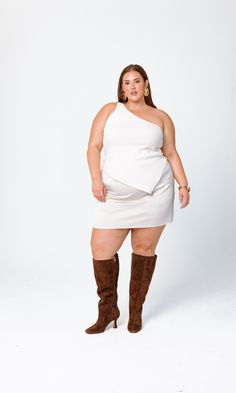 Plus Size Posing, Plus Size Summer Fashion, Satin Mini Skirt, Plus Size Fall Fashion, Plus Size Fashion Tips, Plus Size Brides, Curvy Fashionista, Plus Size Brands, Plus Size Bra