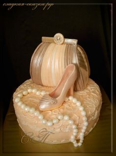 there is a cake that looks like a purse and high heel shoes on top of it