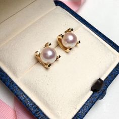 Highline: Famous Style Product Information Origin Japan Material Akoya Pearl and 18k Gold Dimensions Earrings Diameter Approx. 1.0 cm Pearl Shaped: Round Size: 8-8.5 mm Quality: AAA Nacre: Very Thick Color: White Luster: Very High Accessories Metal: 3.0g of 18k Gold Other: None 14k White Gold Pearl Earrings, Classic Round Akoya Pearl Earrings, Classic Yellow Gold Clip-on Pearl Earrings, White Gold Clip-on Pearl Earrings Fine Jewelry, Luxury Round Clip-on Earrings For Anniversary, White Gold Clip-on Pearl Earrings, Luxury White Gold Clip-on Pearl Earrings, Exquisite Yellow Gold Earrings With High Luster, Formal Akoya Pearl Earrings With High Luster