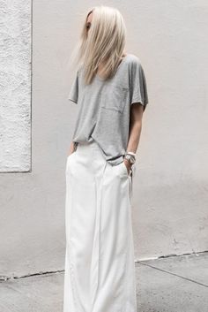 10 Estilosas Formas De Usar Una Polera Básica Esta Primavera – Cut & Paste – Blog de Moda Minimal Stil, Minimalist Moda, Style Désinvolte Chic, White Trousers, Summer Styles, 가을 패션, Mode Inspiration, White Pants, Dandy