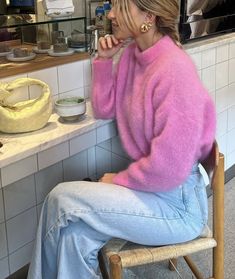 Pink Knitted Sweater Outfit, Bright Pink Sweater Outfit, Matured Look Outfit Women, Pink Hoodie Outfit Aesthetic, Pink Sweater Aesthetic, Pink Pullover Outfit, Simple Date Outfits, Pink Scarf Outfit, Pink Winter Outfit