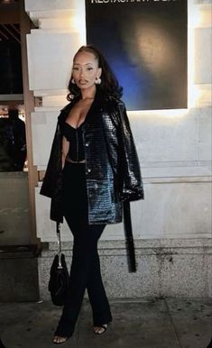 Mid Knee Boots Outfit, Elegant Night Out Outfit Classy, Fashion Killa Classy, All Black Leather Outfit, Black Dinner Outfit, First Date Outfit, Looks Street Style, Dinner Outfits, All Black Outfit