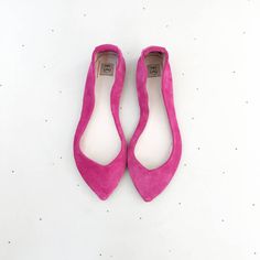 "These Pointy Toe Ballet Flats in Italian leather are so chic + super comfortable! Whether you will have them as bridal shoes or as everyday favourite flats, these beautiful shoes will make you feel so special! ► Made to order ballet flats, I will be delighted to personally handcraft a pair especially for you! ► Upper in soft Magenta Fuchsia suede leather ► Available in many colors, browse through my shop and let me know your favorite one, I can craft your pair in the color you prefer! https://w Pink Flats For Wedding, Pink Flats With Flat Heel For Party, Chic Leather Ballet Flats For Wedding, Chic Pink Flats With Low Heel, Chic Flat Wedding Shoes, Pink Flat Heel Flats For Party, Elegant Pink Flats With Removable Insole, Feminine Pink Flats With Low Heel, Chic Pink Low Heel Wedding Shoes