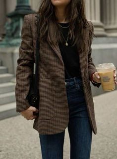 Brown Hounds Tooth Blazer Outfit, Jacket Trends 2024 Fall, Tweed Blazer And Jeans, Brown Houndstooth Blazer Outfit, Brown Checked Blazer Outfit, Houndstooth Jacket Outfit, Brown Blazer Outfits For Women, Dark Brown Blazer Outfit, Checked Blazer Outfit