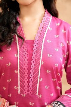 Suit Gala Design, Neck Design Suit, Suit Neck Design, Plazzo Designs, Designs Kurti, Suit Neck, Simple Dress Casual, Gala Design, Tandoori Masala