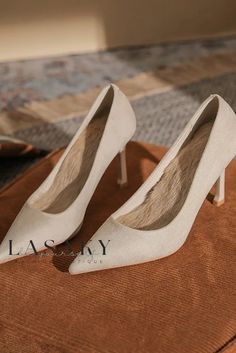 Lasaky - Elegant Pointed Toe Pumps with Sleek Slim Heel and Luxurious Velvet Uppers Halter Dress Short, Coat Shoes, Suede Fashion, Shoe Covers, Fashion Heels, Casual Sets, Summer Winter, Suede Heels, High Heel Shoes