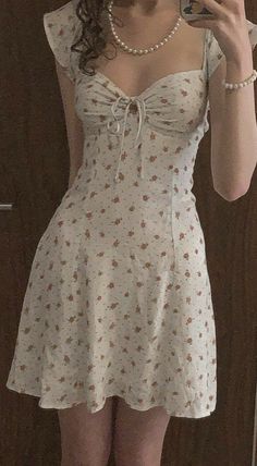 white tiny floral dress Sundress Aesthetic, فستان زهري, Sundress Outfit, Picnic Dress, Dresses Aesthetic, Dream Style, American Beauty, Summer Clothing, Mode Inspo