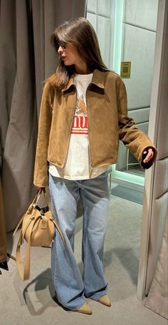 Outfits With Bolero Cardigan, Autumn Looks Aesthetic, Rich Vintage Aesthetic Outfits, Suede Aesthetic Outfit, Work To Concert Outfit, Masculine Femine Outfits, Urban Chic Fall Outfits, Sandro Outfit Street Styles, Y2k Street Aesthetic