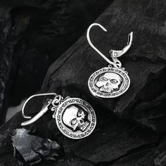 Weight: 3.76 gWidth: 12.5 mmHeight: 14.6 mmThickness: 1.7 mmMaterial: Plating Color: Silver Punk Style Pierced Round Jewelry, Punk Style Round Earrings As Gift, Gothic Skull Earrings, Gothic Skull Shaped Pierced Earrings, Gothic Skull Jewelry With Ear Wire, Adjustable Gothic Skull Earrings, Gothic Sterling Silver Skull Earrings, Nickel-free Skull Earrings In Punk Style, Gothic Skull Pierced Jewelry