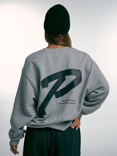 Editor's notesIt is a basic and casual sweatshirt. The sweatshirt has graphic print of signature blur logo that add casual mood. Made of polyester blend cotton fabric, the sweatshirt is soft and comfy. It has logo label on the sleeve as a point.- Basic sweatshirt- Ribbed neck, cuffs, hem- Logo print on the front and back- Casual and trendyMeasurements(in.)M / L / XL- Shoulder: 20.7 in. / 21.3 in. / 21.9 in.- Chest: 23.6 in. / 24.6 in. / 25.6 in.- Sleeve Length: 24.4 in. / 24.8 in. / 25.2 in.- Le Relaxed Fit Sweater With Letter Print For Streetwear, Relaxed Fit Letter Print Sweater For Streetwear, Urban Style Crew Sweatshirt With Letter Print, Oversized Logo Print Sweats For Fall, Basic Relaxed Fit Sweatshirt With Graphic Print, Athleisure Branding Sweatshirt For Fall, Branded Athleisure Sweatshirt For Fall, Urban Crew Sweatshirt With Letter Print, Trendy Branded Sweatshirt For Fall