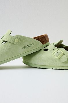 Preppy Shoes, Shoe Wishlist, Birkenstock Sandals, Fresh Shoes, Shoe Inspo, Aesthetic Shoes, Swag Shoes, Trendy Shoes, Pretty Shoes