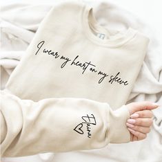 Heart On My Sleeve, Idee Cricut, Dog Mama, Unique Personalized Gift, Heart On, Print Pullover