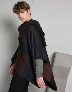 Etnic Style, Poncho Men, Moslem Fashion, Poncho Style, Androgynous Fashion, Mens Lifestyle, Gentleman Style