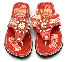 NOTE: If you are medium wide or If you are 1/2 size we recommend ordering a 1 larger size up . example: If you are a 7 1/2 order a size 8US. Sandals are printed in MEX standard size number , We will automatically send you the correct US size. *COLOR MAY VARY SLIGHTLY. Remember : Handmade and every piece is unique. We try our best to keep consistant but it can happen rarely. Rampos MX 100% Genuine Leather, Artisan Handmade (Huarache) Mexican Sandal, Sandalia de piel Sahuayo ,Import from Mexico. G Huaraches Sandals, Mexican Sandals, Cousin Birthday, Huarache Sandals, Leather Artisan, Palm Beach Sandals, Tory Burch Miller Sandal, Comfortable Sandals, Handmade Artisan