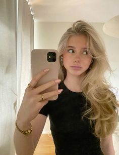 Easy Pretty Hairstyles, Around The Fur, Cute Hair Colors, Straight Blonde Hair, Hippie Hair, Pretty Hair Color, Aesthetic People, Gorgeous Hair, Blonde Girl