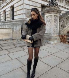 23 First Date Winter Outfits That Impress and Keep You Warm - RoyalDailyImages Chic Office Outfit, Winter Date Night, Winter Date Night Outfits, Chic Outerwear, Date Night Outfits, Stylish Scarves, Romantic Night, Casual Evening, Modern Trend